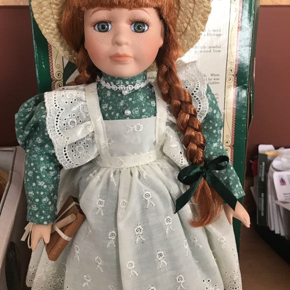 Anne of Green Gables porcelain doll - Picture 7 of 8